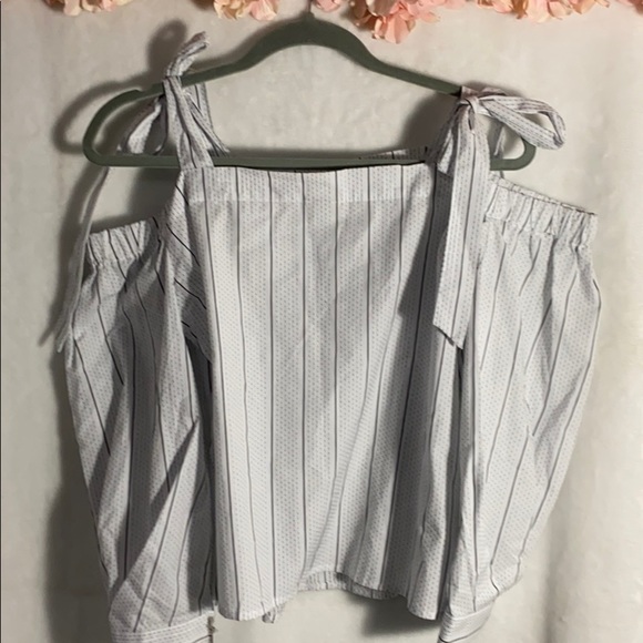 Nwt Andeawy blouse cold shoulders  size M - Picture 5 of 5